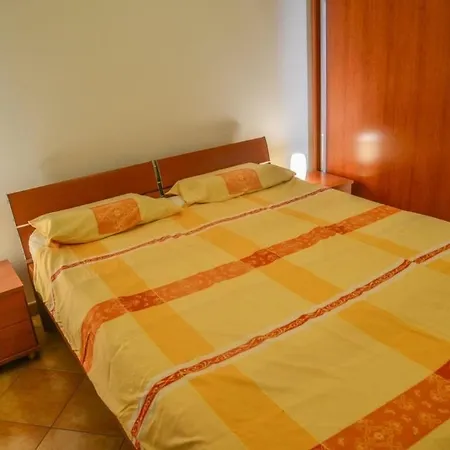 Via With Appartments Lemon,olive,lavender * Maslinica