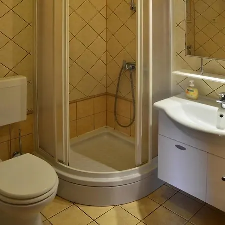 Via With Appartments Lemon,olive,lavender Apartment Maslinica