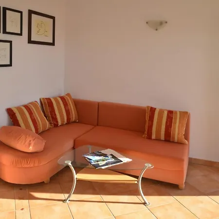 Via With Appartments Lemon,olive,lavender Apartment